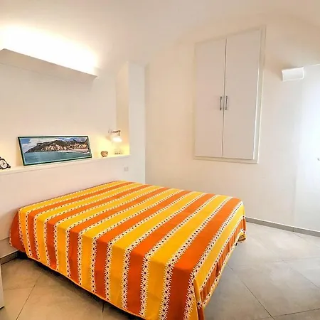 Apartment Sleeps 4 Air Con Wifi