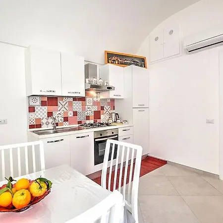 Sleeps 4 Air Con Wifi Minori